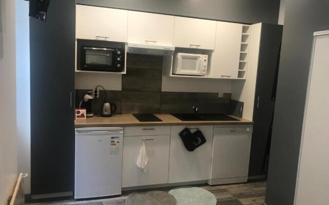 Joli Studio Entierement Renove