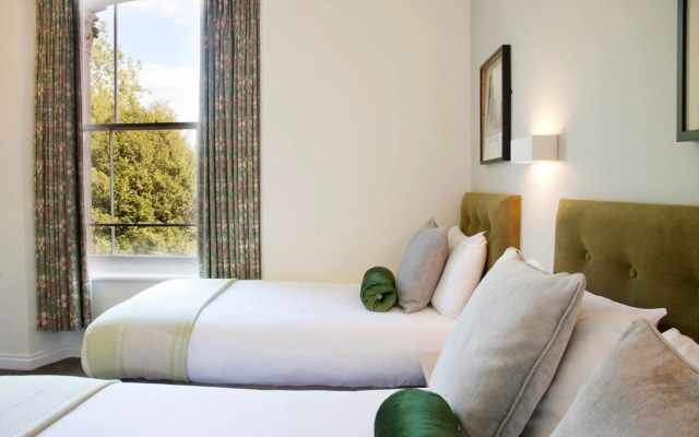 Victoria Square Hotel