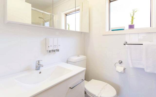 The Club Motel and Apartments