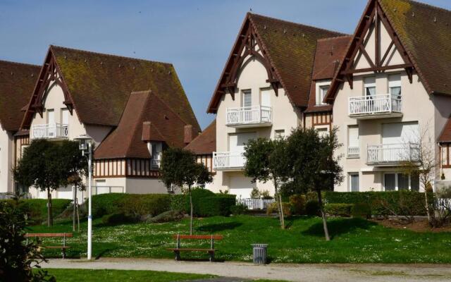 Appartement spacieux avec balcon - à 50m de la plage