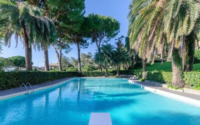 Altido Lovely Apt with Communal Pool in Nervi