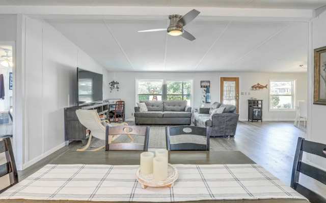 Riverfront Granbury Home w/ Patios & Boat Dock!