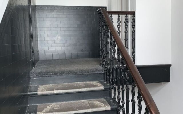 Village Tavern Apartment