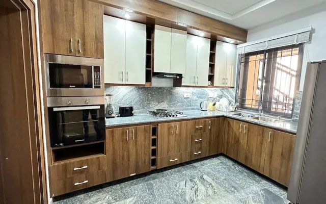 Tenny's Place Apartments Jahi