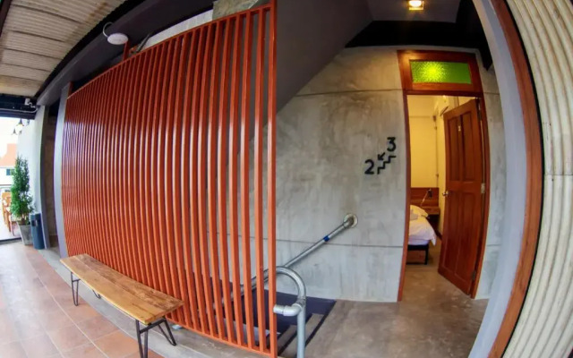 The Arak Bed Bar and Hostel