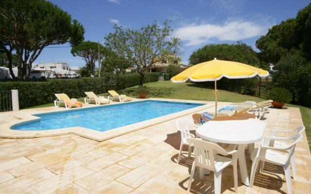 A Stylish Villa With a Private Pool, Short Drive From the Centre, Free AC & Wifi