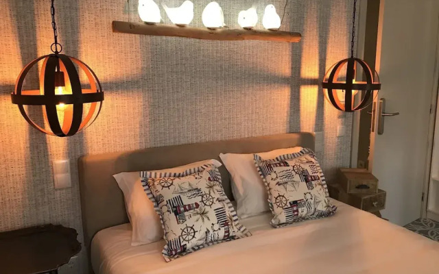 Royal Beach Hostel & Suites