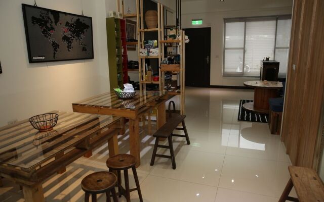 K&B Happy Hostel