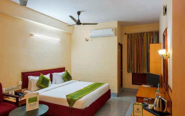 OYO 14670 Saaket Residency