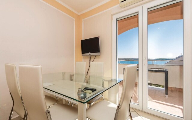 Amazing Apartment in Povljana With 2 Bedrooms