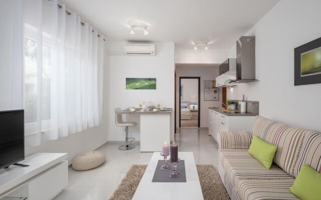 Stunning Home in Dramalj With Wifi and 2 Bedrooms