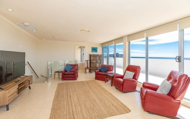 The Crest Penthouse 902