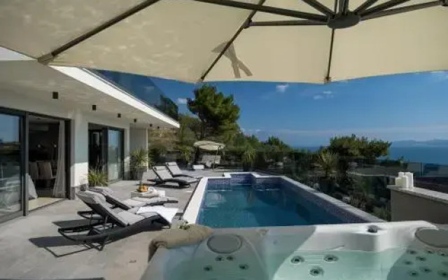 Luxury Villa Happiness