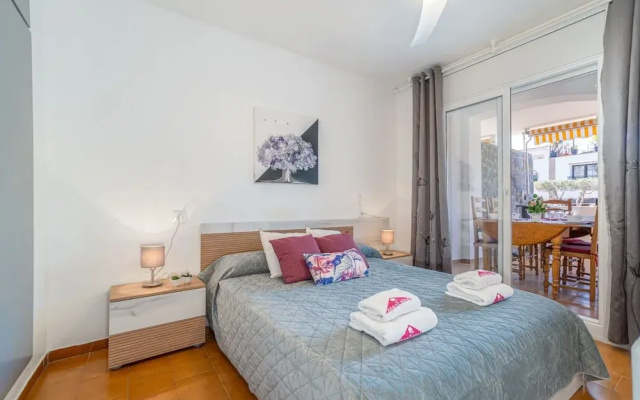 Apartment in Empuriabrava Near Beach