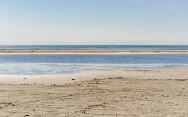 Brigantine Condo w/ Beach Access & Pool Views