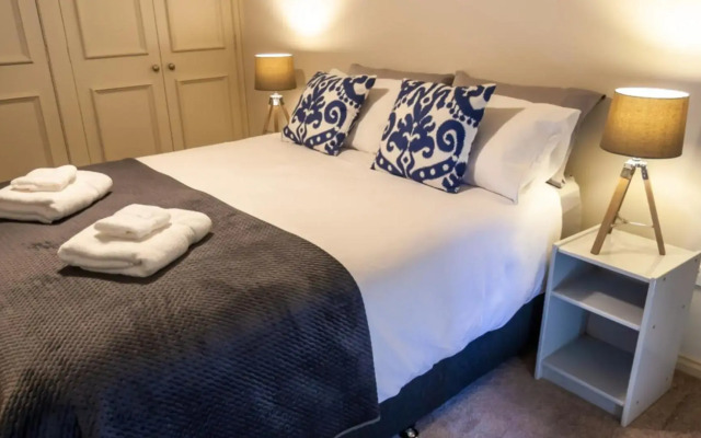 Perfectly Positioned Beachfront Apartment - Unit 6