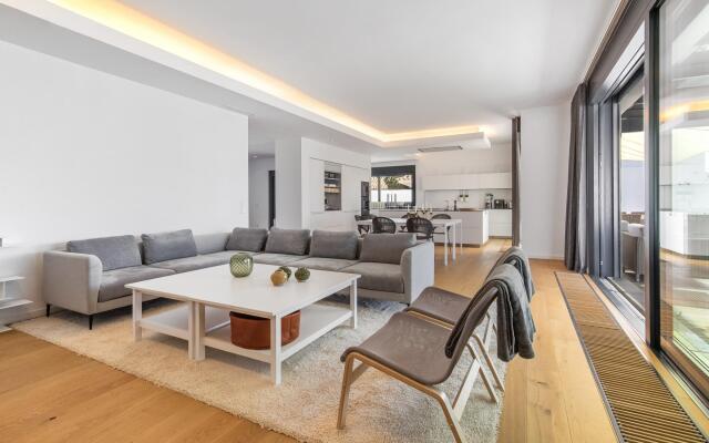 21220 Breath Taking Front Line Beach Villa