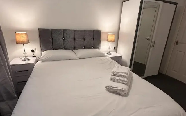 Captivating 2-bed Apartment in West Bromwich