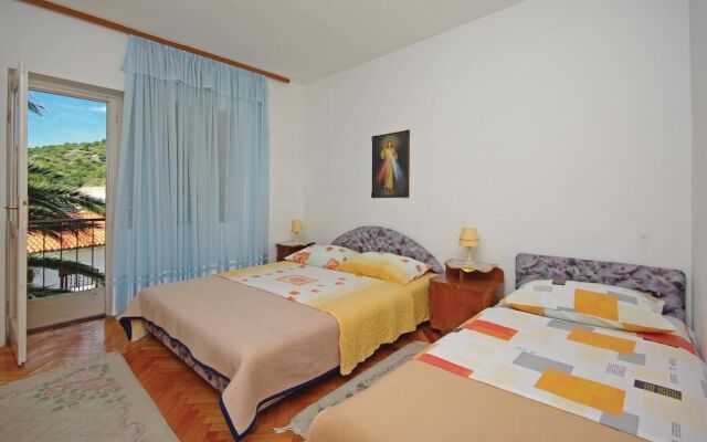 Beautiful Home in Podaca With Wifi and 4 Bedrooms