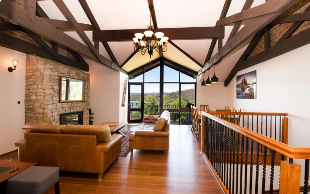 Heidelburg 3 of 6 Banjo Patterson Crescent