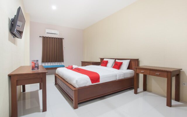 RedDoorz near Universitas Wijaya Kusuma