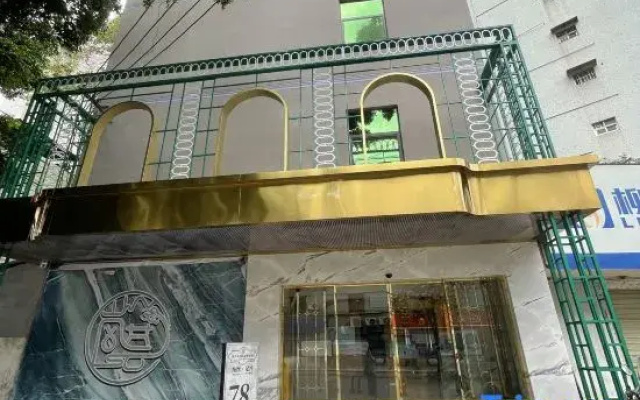 Liuzhou Yuejingshe Apartment (Qingyun Minsheng Market)