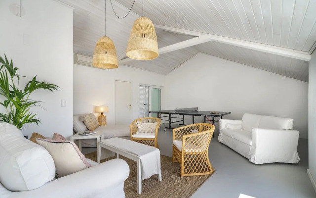Stylish Sunny Penthouse Near Cascais Center & Greenspace