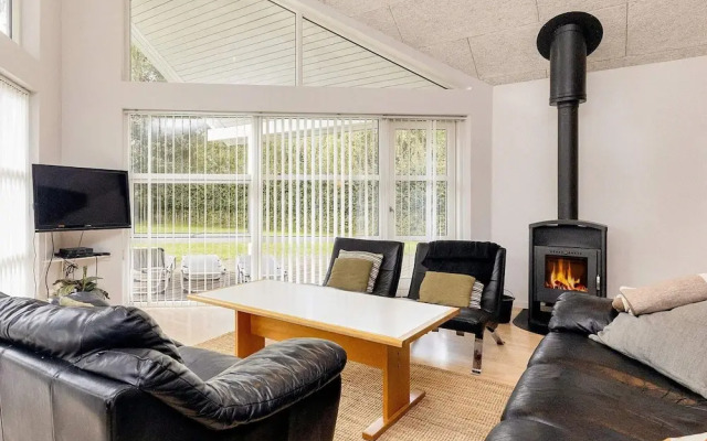 10 Person Holiday Home in Vaeggerlose