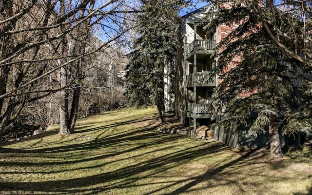 9 Sandstone70 3 Bedroom Condo by RedAwning