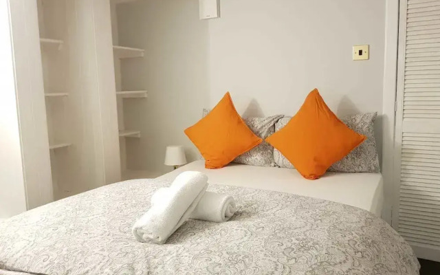 The Cumberland Townhouse Apartment