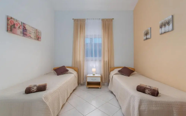 Awesome Home in Porec With Wifi and 2 Bedrooms - Hotel in Porec - Photo 4