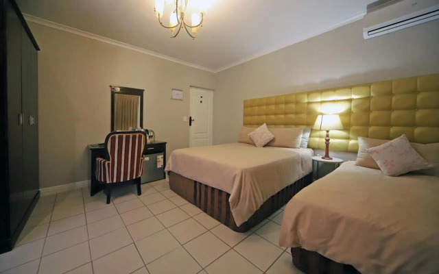 Savoy Lodge Cape Town