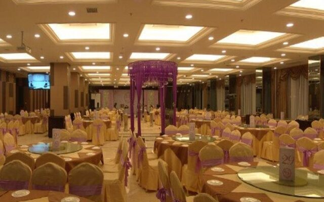 Huaneng & Cyts Holiday