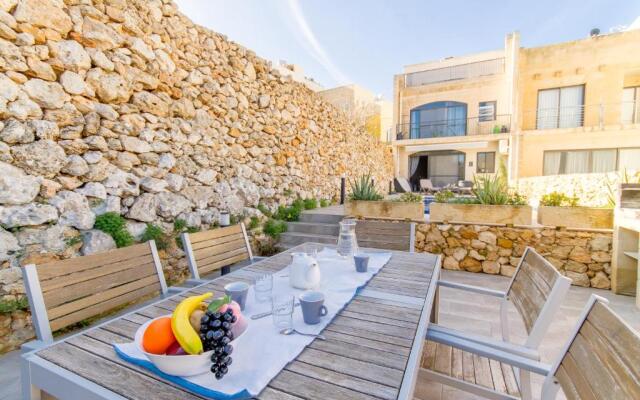 Ta'Siku Gozitan villa + Pool & hot tub