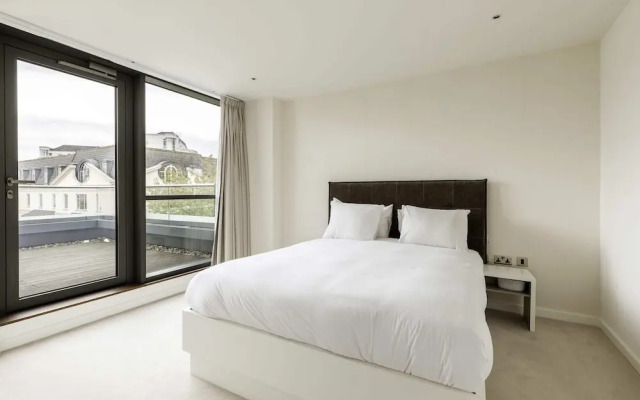 Beautiful 4 Bed Abode Near Imperial Wharf