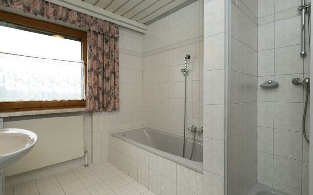 Modern Apartment in Uderns Near Ski Area