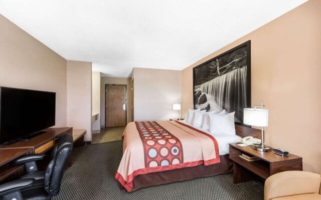 Super 8 Winfield/Quail Ridge Area