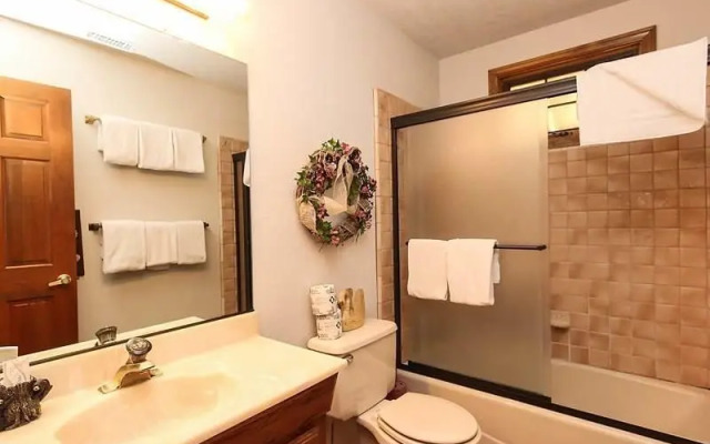 Cozy Bear Lair by Big Bear VR