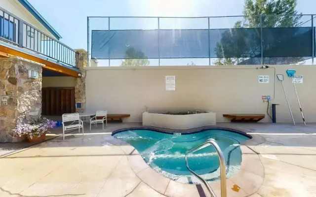 Storm Meadows Townhomes by Retreatia