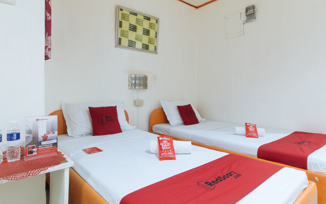 RedDoorz near East Avenue Medical Center