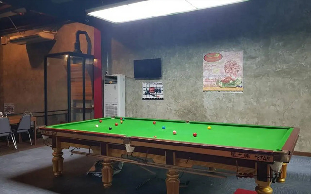 One Four Seven Hotel & Snooker Bar