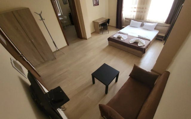 Twain Apart & Rooms