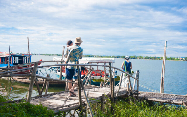 Vinh Hung Riverside Resort & Spa