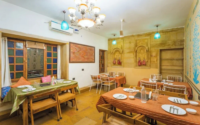 Jaisalmer Hostel Crowd