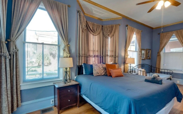 Elegant 2BR on Forsyth Park