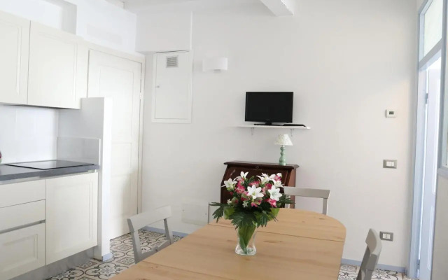 Casa GiGio 011030-LT-0223