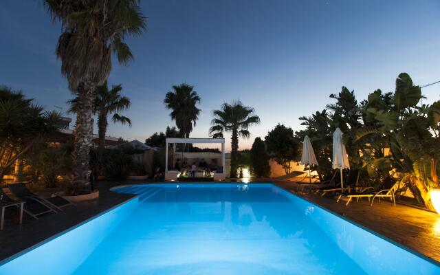 Villa with pool 50mt from the Beach
