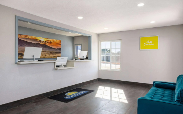 Days Inn by Wyndham Bakersfield