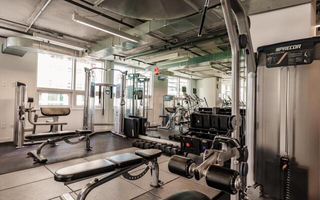 Hang Ten- Large Townhome, lux amenities, parking