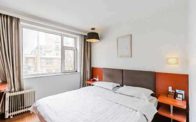 Huayi Hotel (Jinzhou Railway Station)